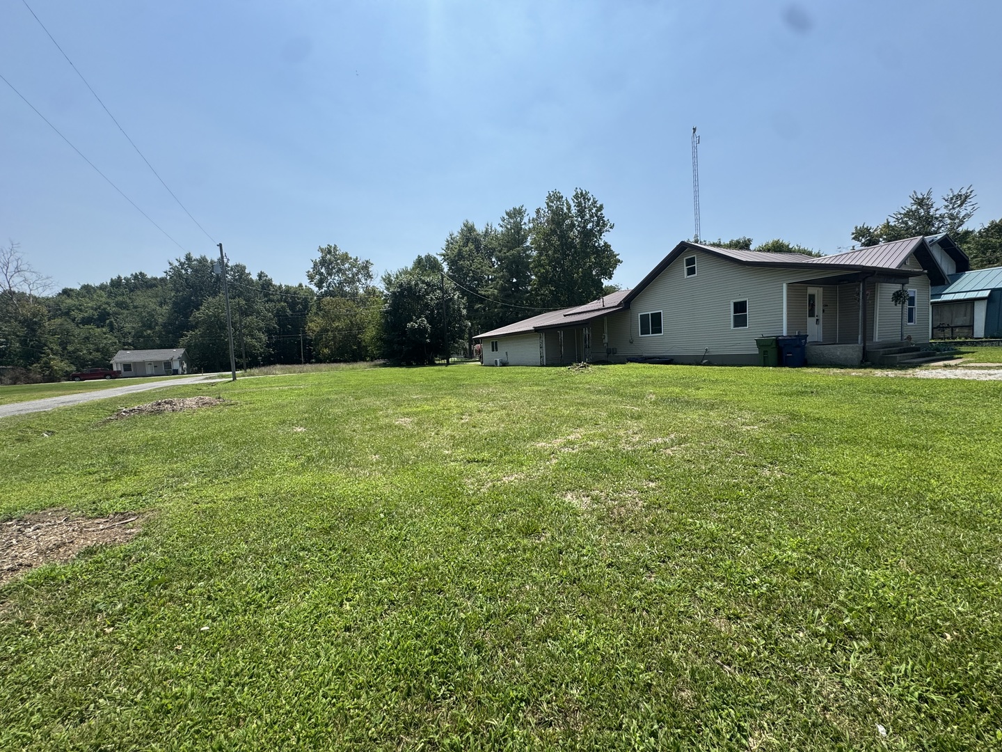 5th image of 1204 W Oak St, West Frankfort, IL 62896 | MLS# 12716766