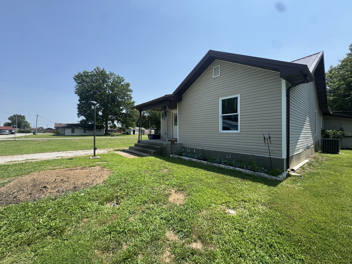 1st image of 1204 W Oak St, West Frankfort, IL 62896 | MLS# 12716766