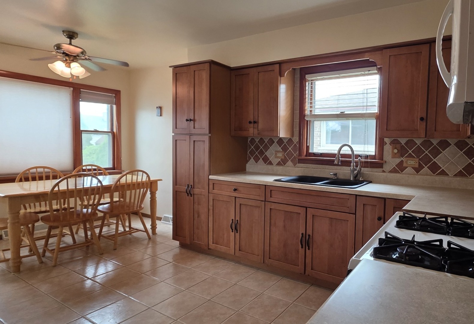 4th image of 589 Buffalo Ave, Calumet City, IL 60409 | MLS# 12716839
