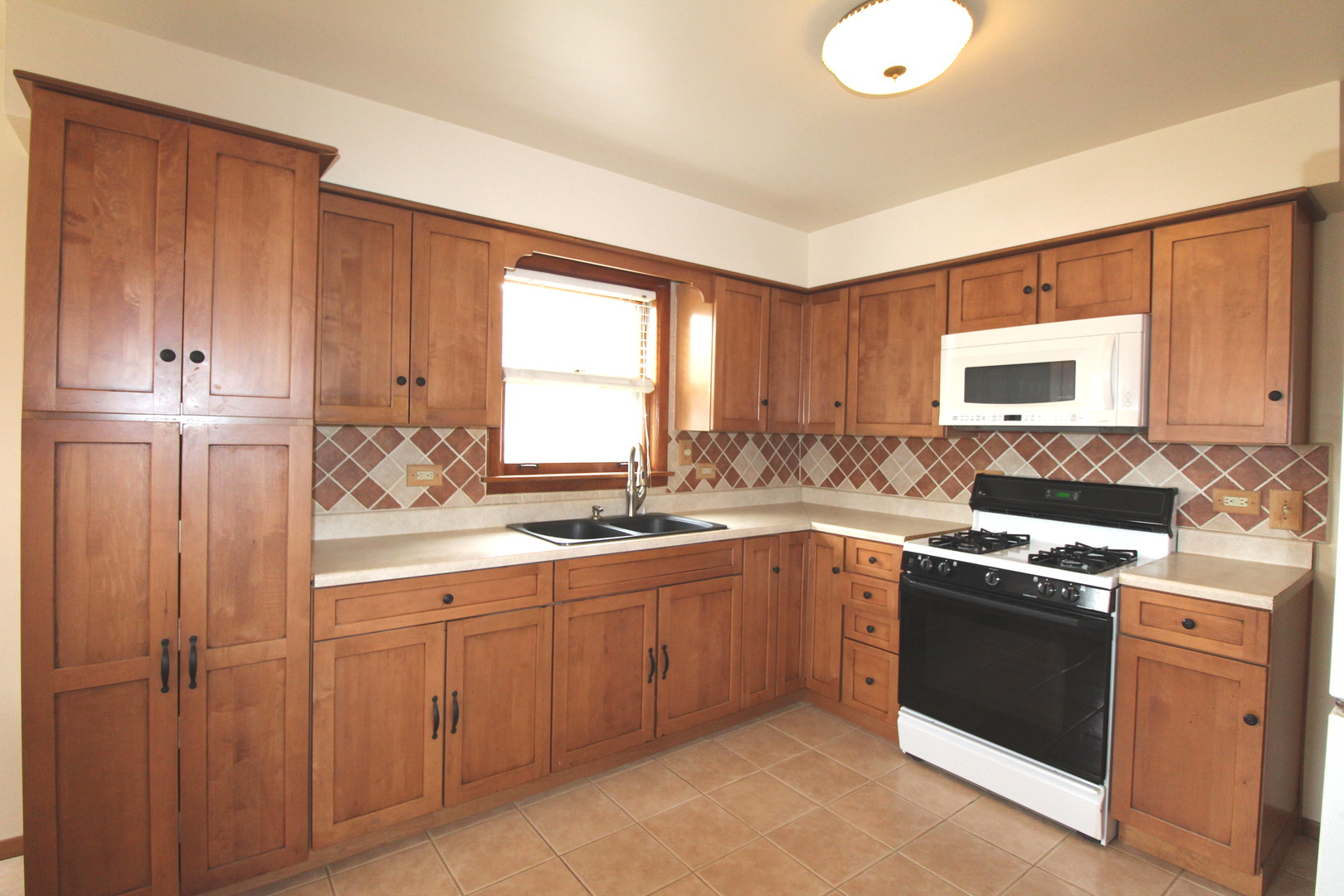 5th image of 589 Buffalo Ave, Calumet City, IL 60409 | MLS# 12716839