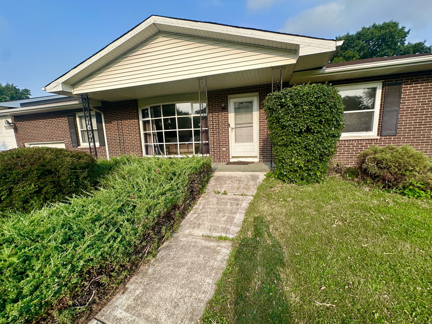 3rd image of 128 Laurie Ln, Oswego, IL 60543 | MLS# 12716848