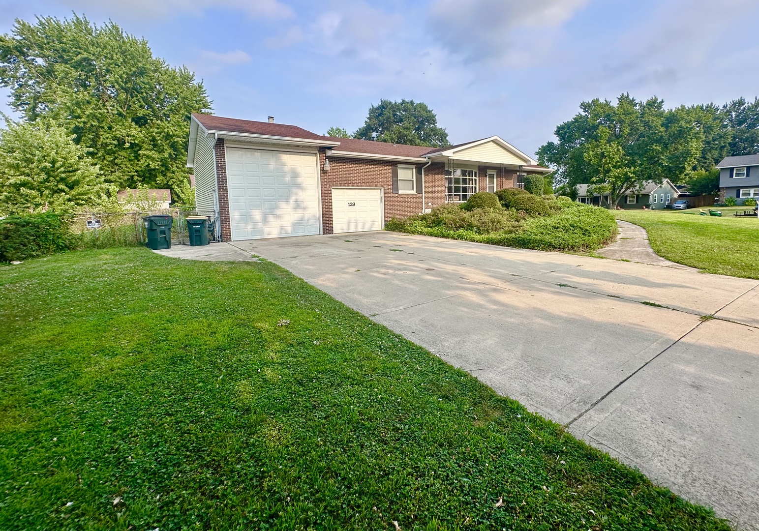 4th image of 128 Laurie Ln, Oswego, IL 60543 | MLS# 12716848