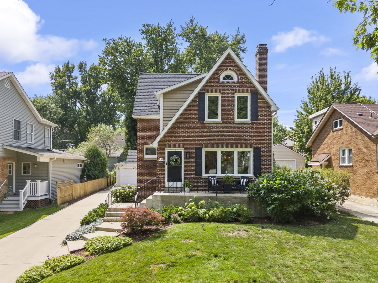 1st image of 810 N Summit St, Wheaton, IL 60187 | MLS# 12716852