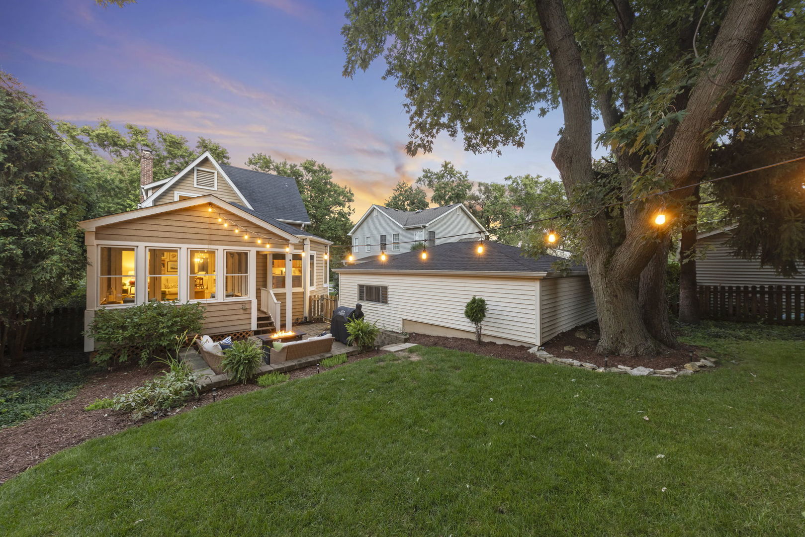 3rd image of 810 N Summit St, Wheaton, IL 60187 | MLS# 12716852