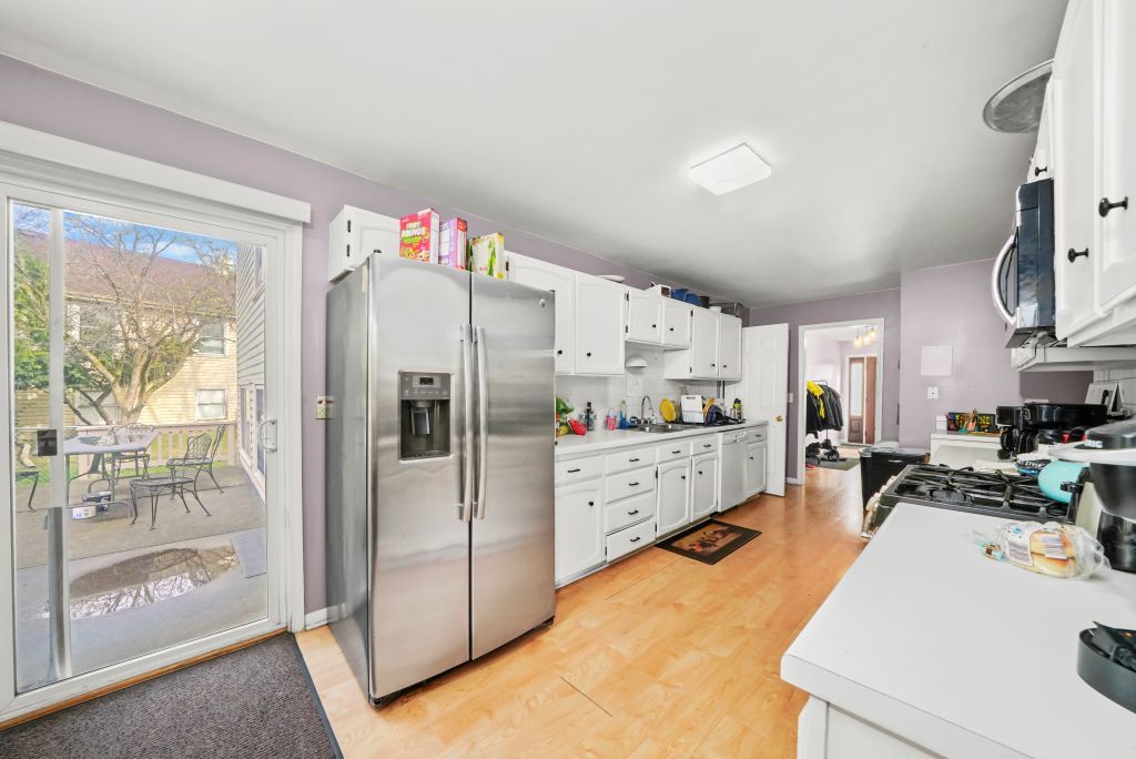3rd image of 304 Sutherland Ln, Bloomingdale, IL 60108 | MLS# 12716865