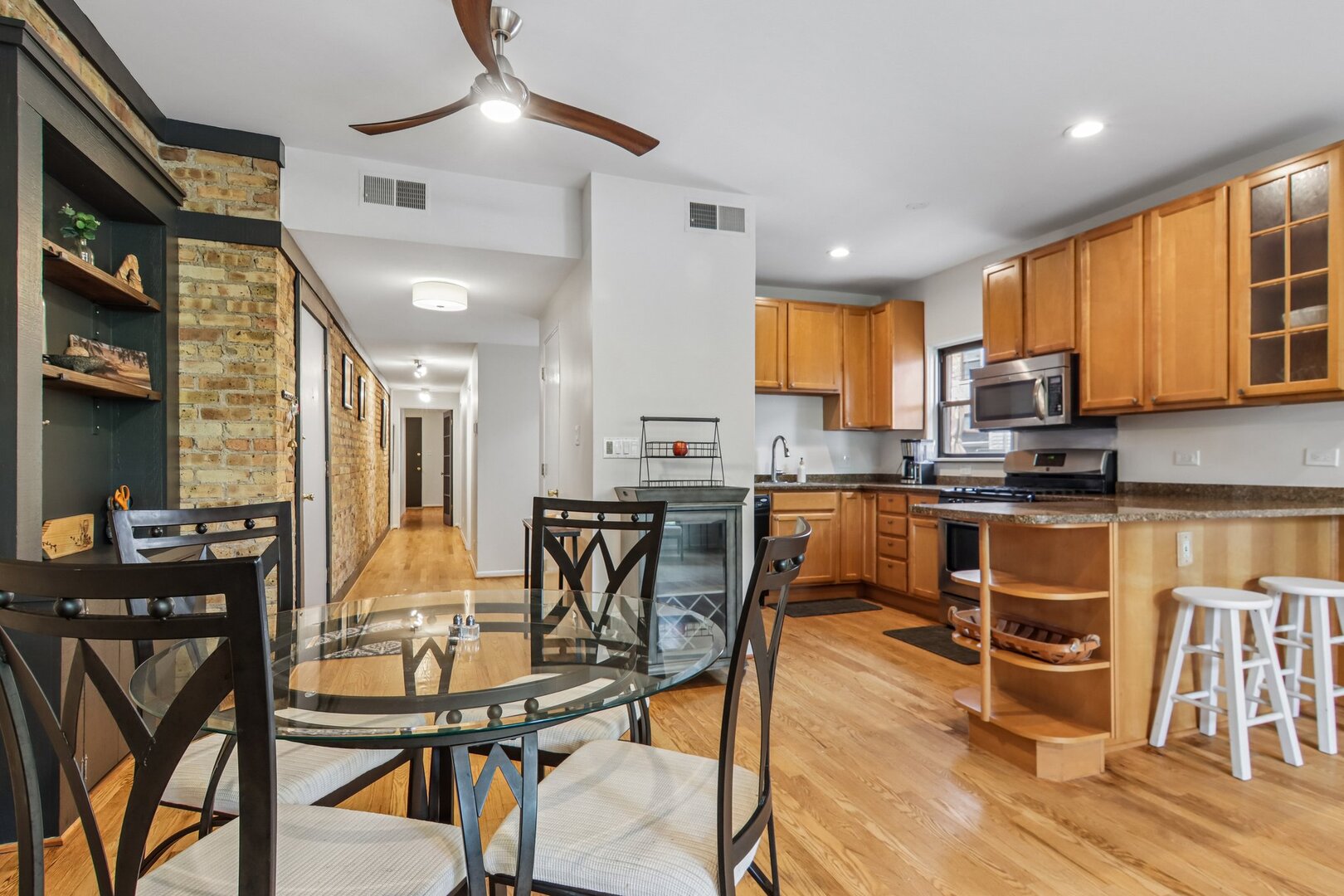 5th image of 824 Hinman Ave #1N, Evanston, IL 60202 | MLS# 12716929