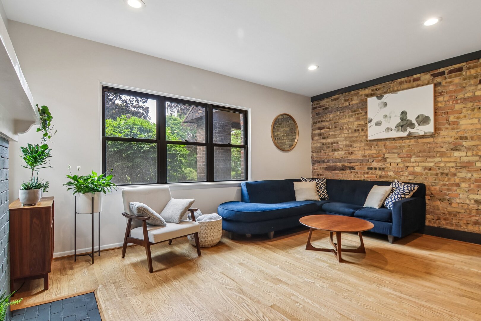 3rd image of 824 Hinman Ave #1N, Evanston, IL 60202 | MLS# 12716929