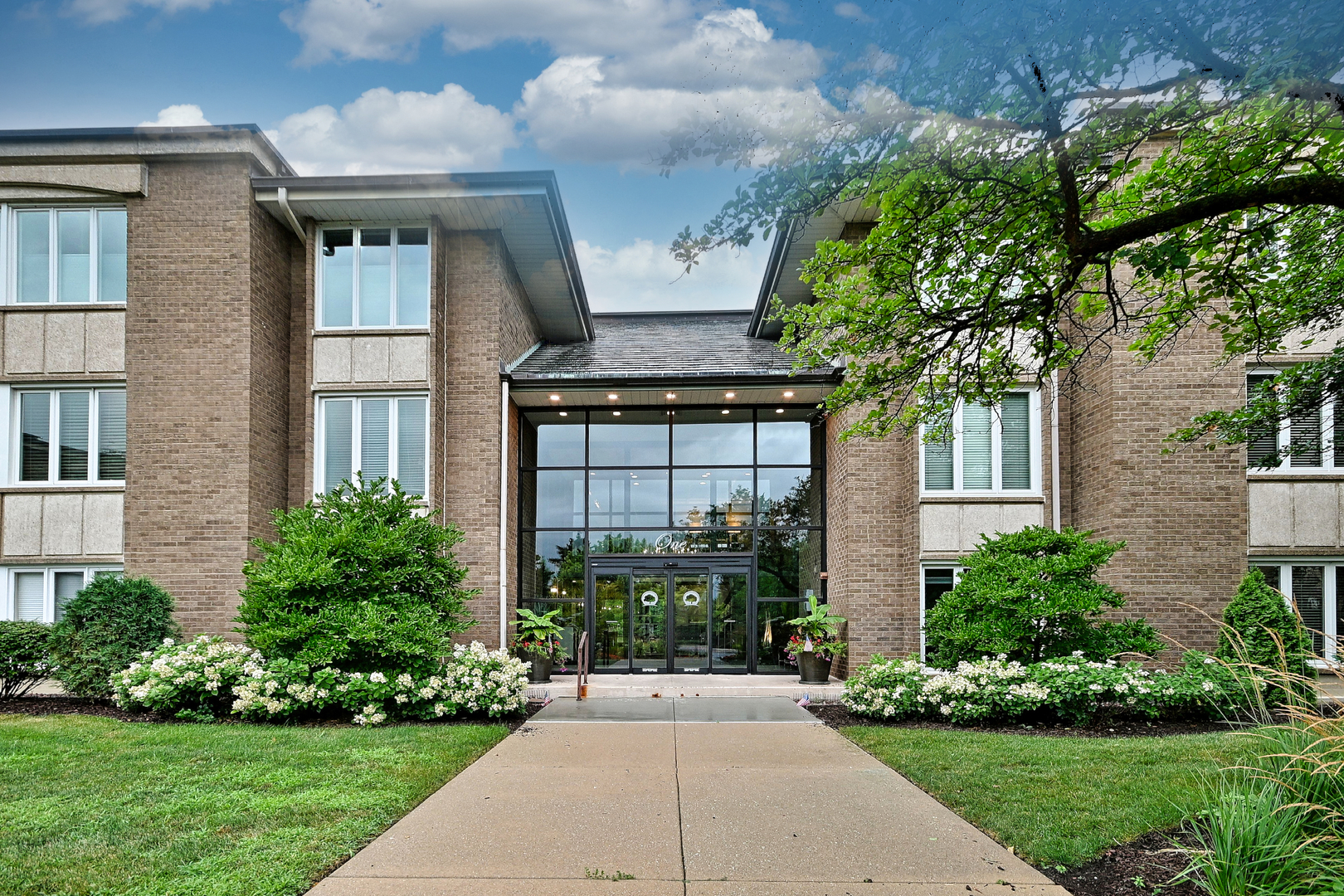2nd image of 1 Oak Brook Club Dr #A309, Oak Brook, IL 60523 | MLS# 12716991