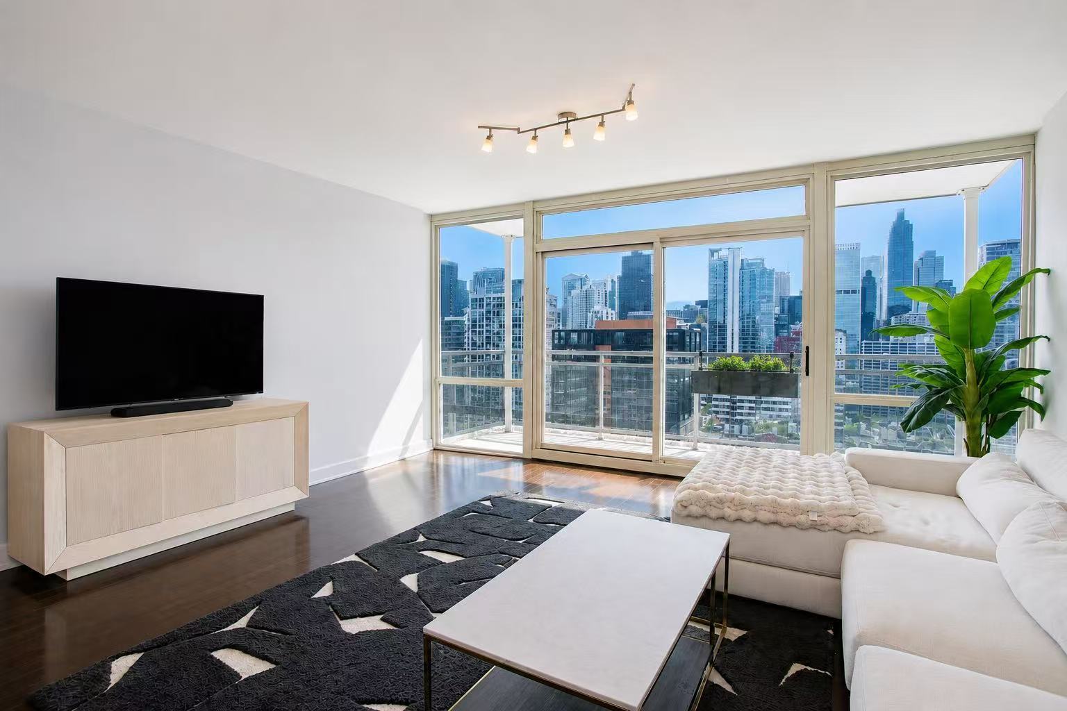 2nd image of 757 N Orleans St #1912, Chicago, IL 60654 | MLS# 12717001