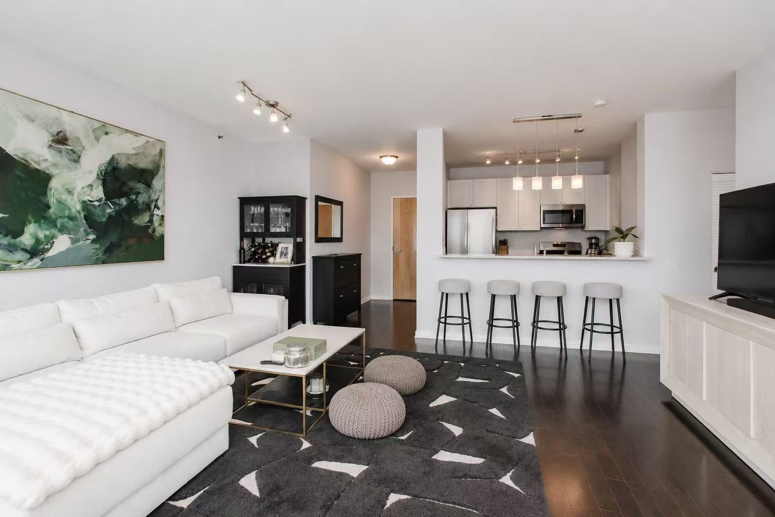 4th image of 757 N Orleans St #1912, Chicago, IL 60654 | MLS# 12717001
