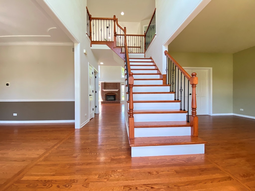 2nd image of 720 Kendridge Ct, Aurora, IL 60502 | MLS# 12717040