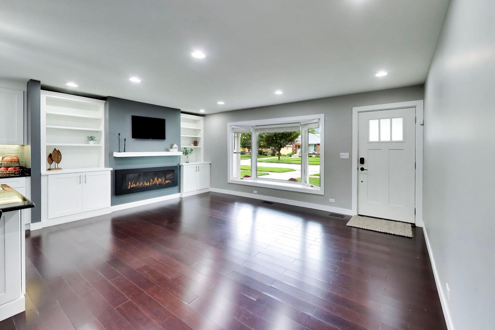 5th image of 202 N Prospect Manor Ave, Mount Prospect, IL 60056 | MLS# 12717156