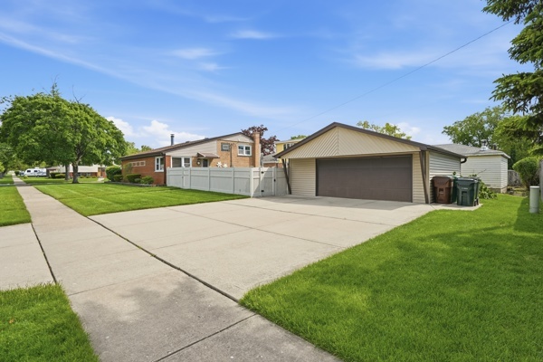 3rd image of 6933 176Th St, Tinley Park, IL 60477 | MLS# 12717159
