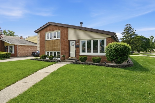 2nd image of 6933 176th St, Tinley Park, IL 60477 | MLS# 12717159