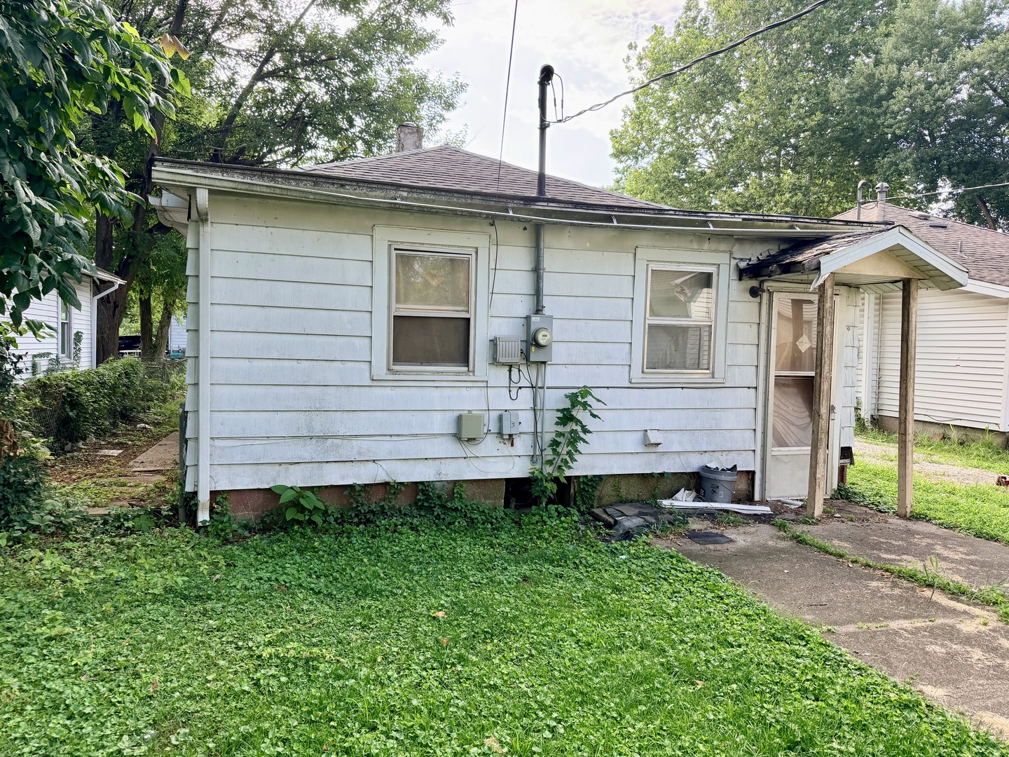 Homes for sale in Springfield, IL | 2180 S 17th St, Springfield, IL 62703 | MLS# 12717167