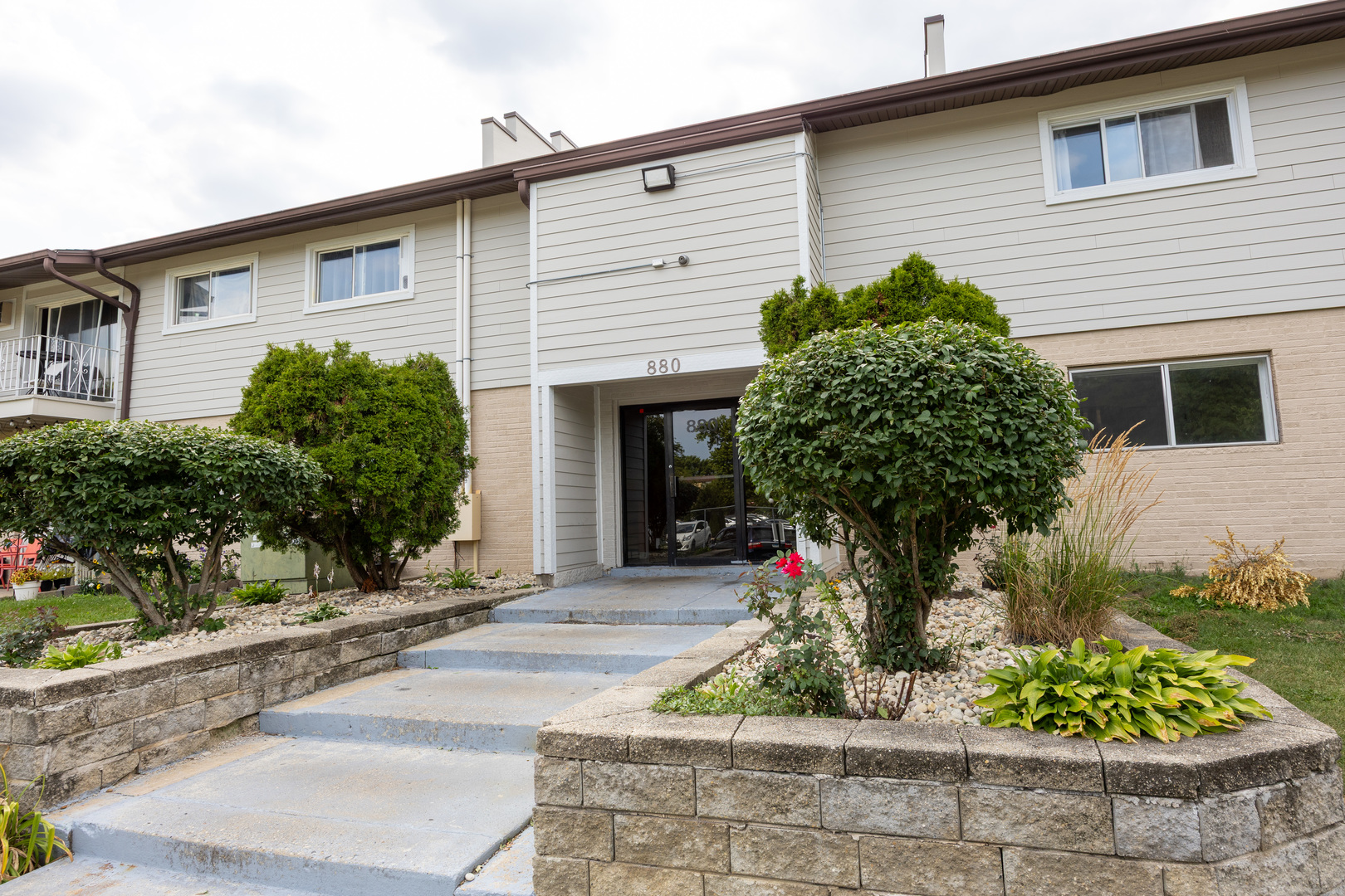 1st image of 880 E Old Willow Rd #166, Prospect Heights, IL 60070 | MLS# 12717222