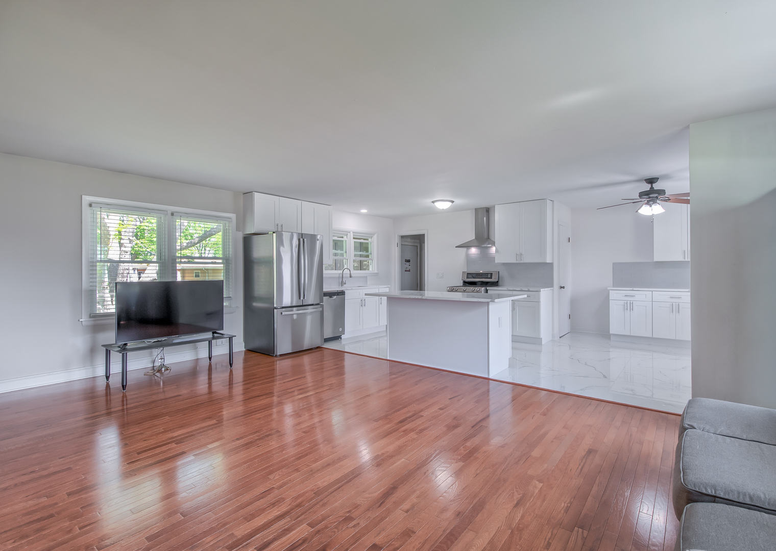 4th image of 547 Reese Ave, East Dundee, IL 60118 | MLS# 12717244