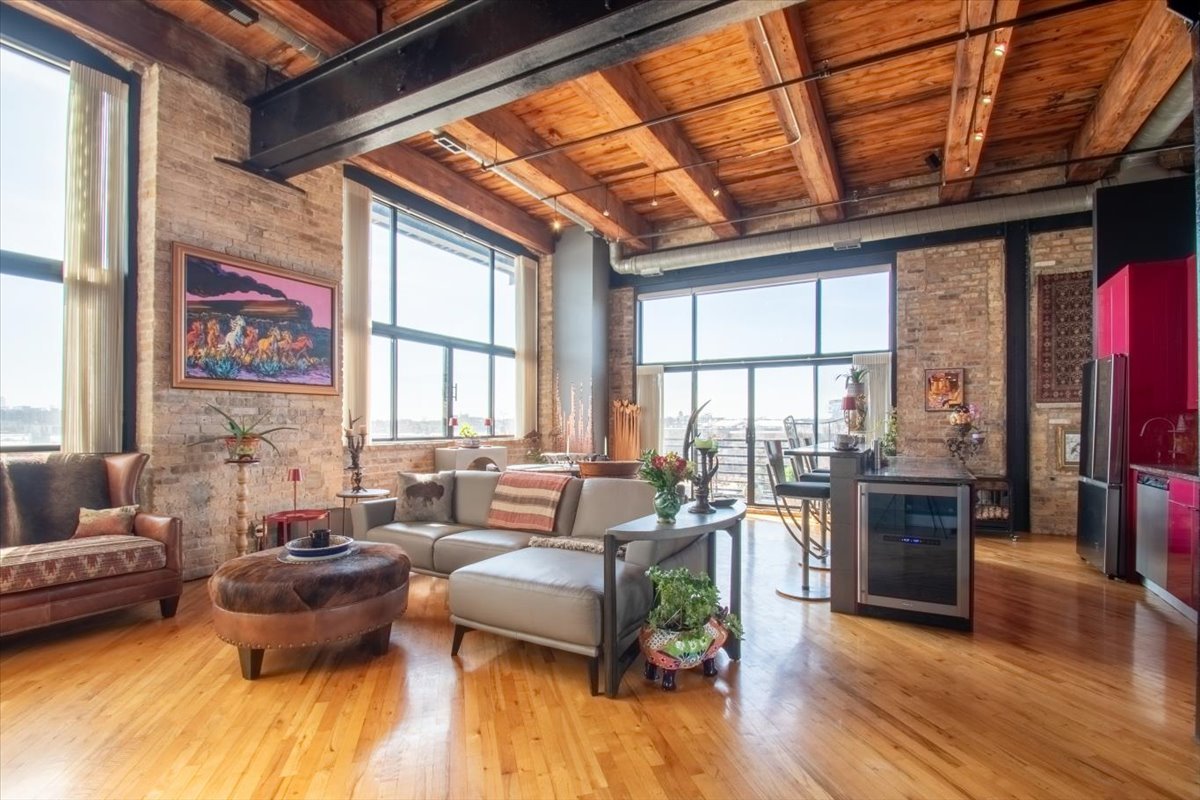 2nd image of 2614 N Clybourn Ave #301, Chicago, IL 60614 | MLS# 12717248