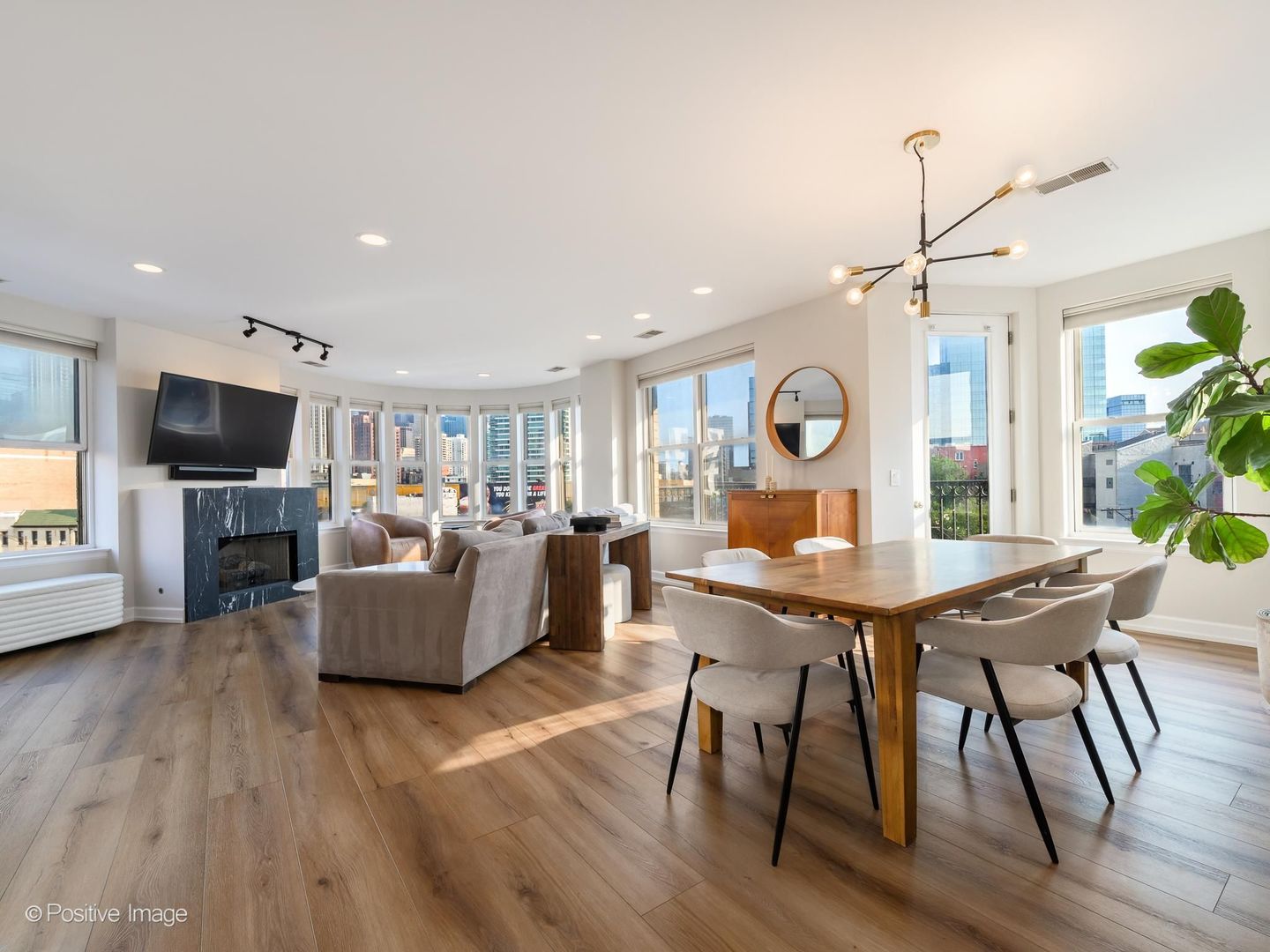 5th image of 520 N Halsted St, Chicago, IL 60642