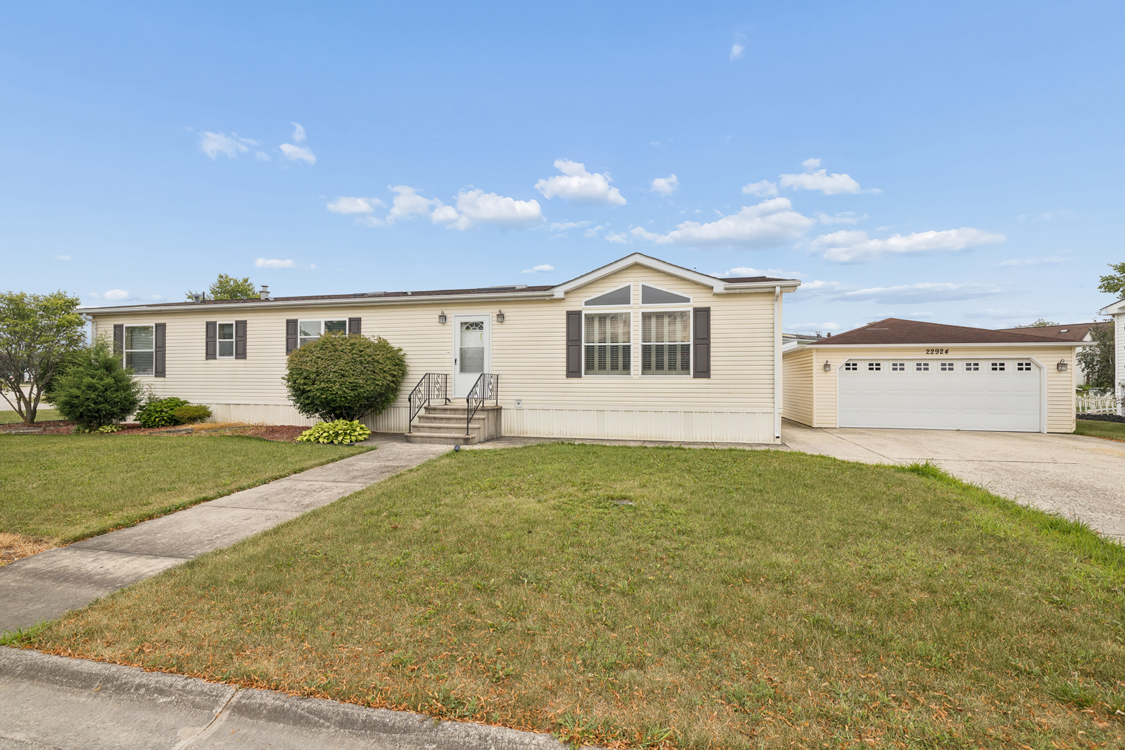 2nd image of 22924 S Pine Valley Dr, Frankfort, IL 60423 | MLS# 12717288
