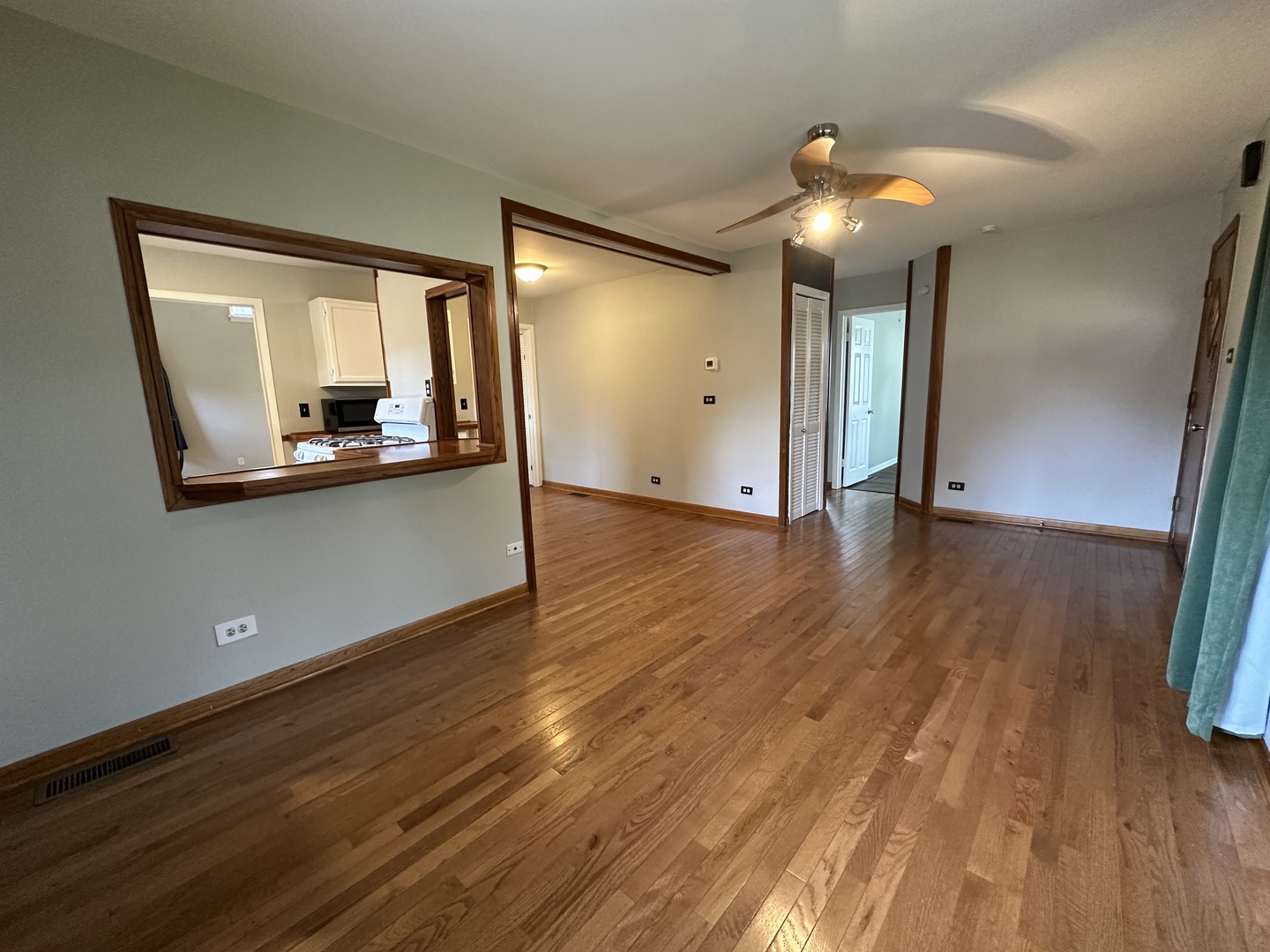 image of 37 S Heather Dr, Crystal Lake, IL 60014 | MLS# 12717375