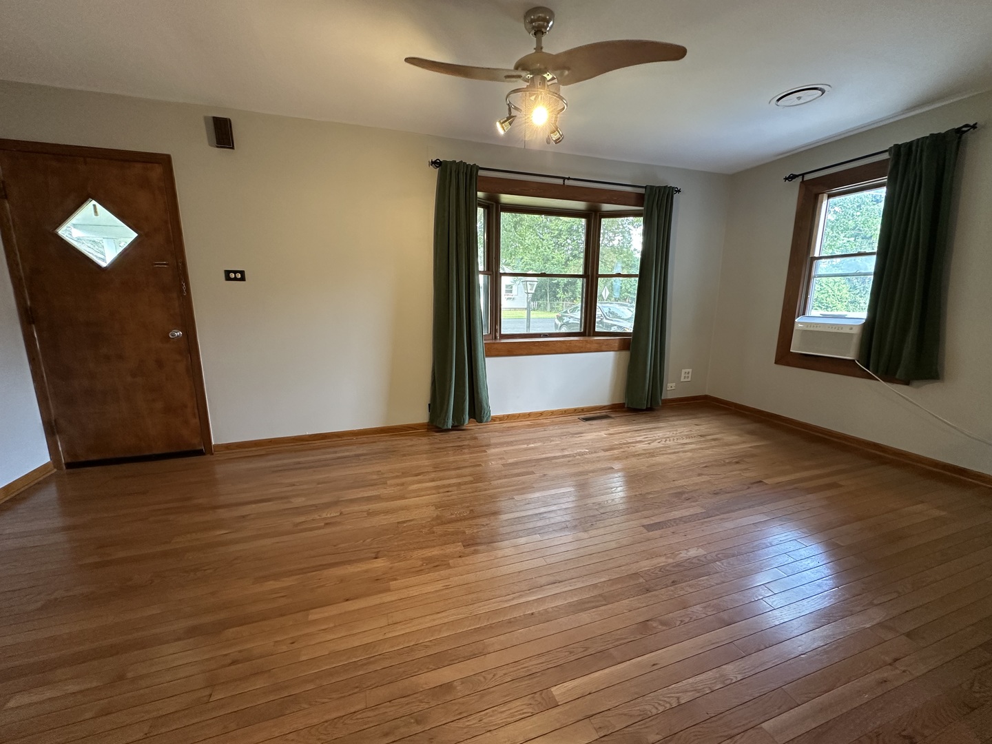 image of 37 S Heather Dr, Crystal Lake, IL 60014 | MLS# 12717375