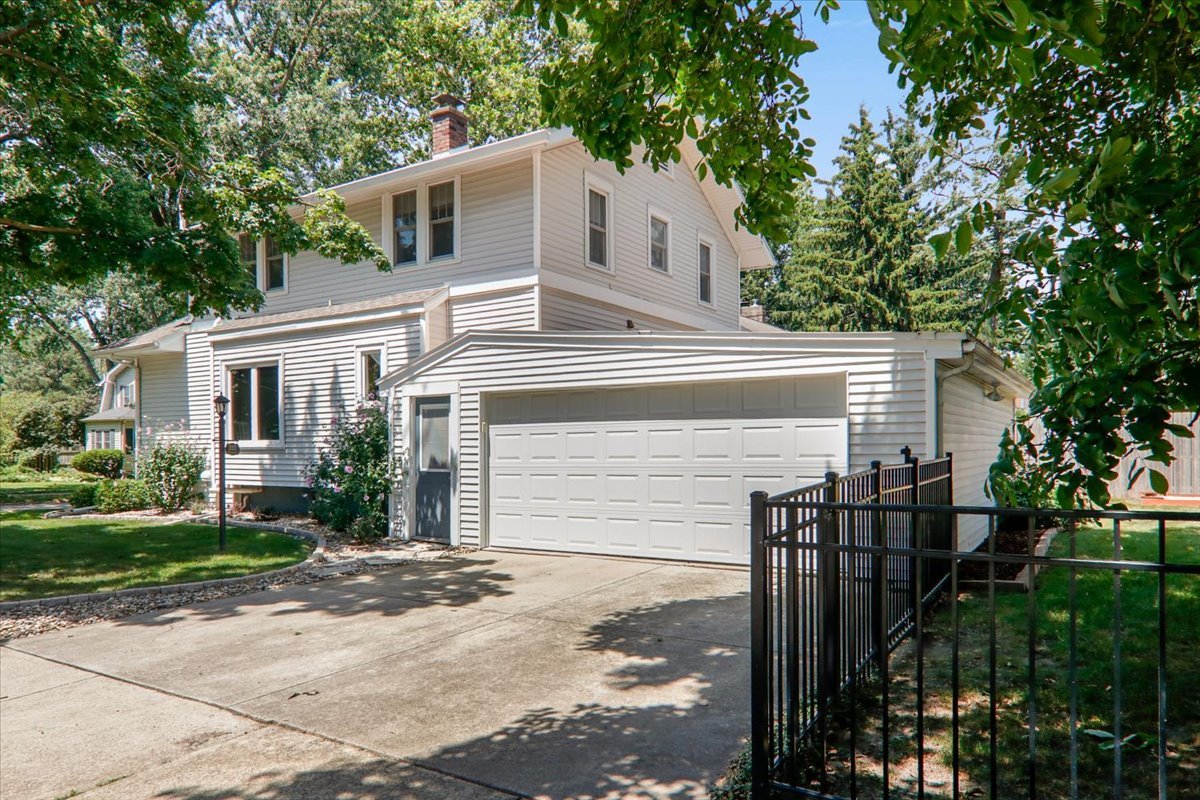3rd image of 222 S Florence Ave, Bloomington, IL 61701 | MLS# 12717590