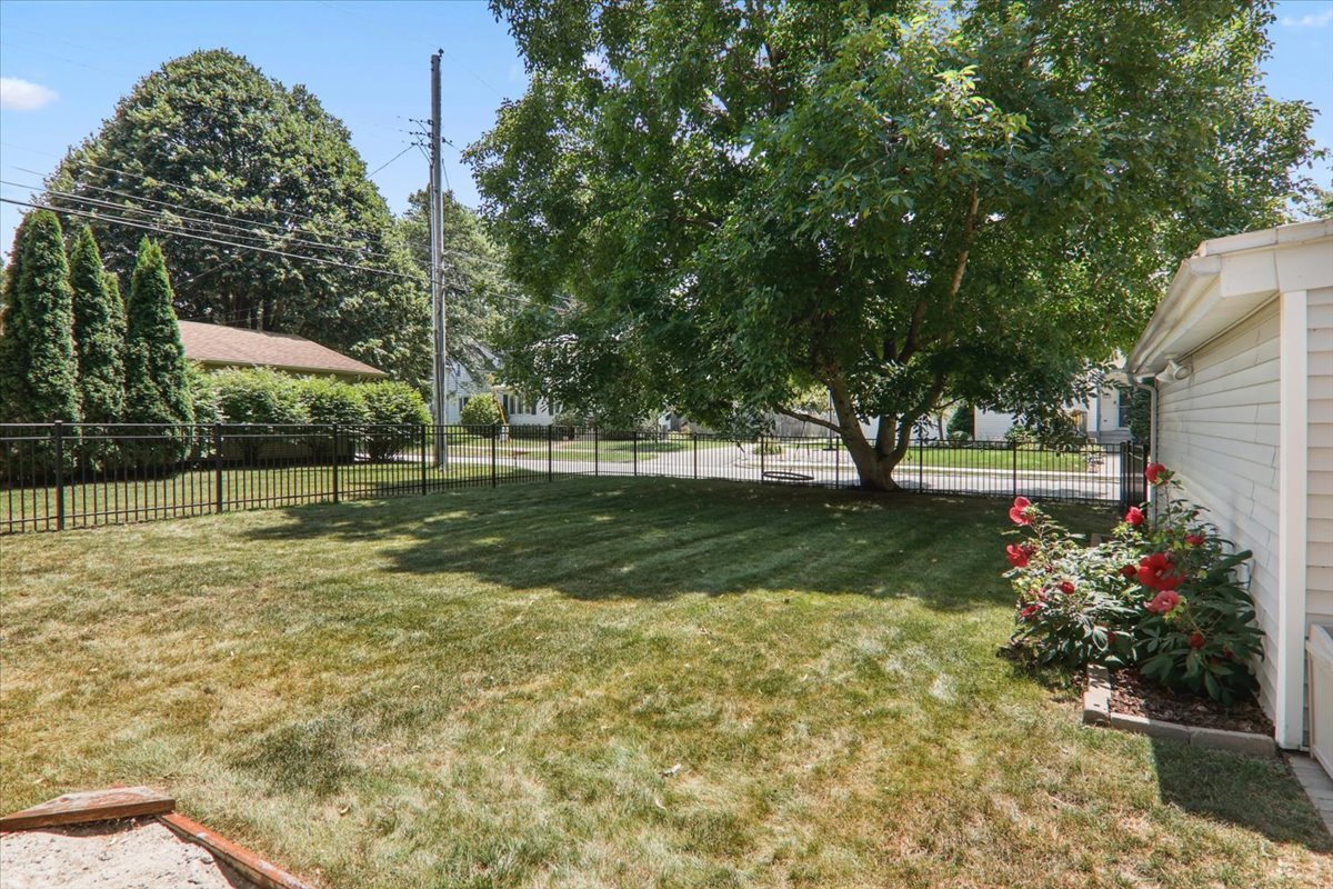 5th image of 222 S Florence Ave, Bloomington, IL 61701 | MLS# 12717590