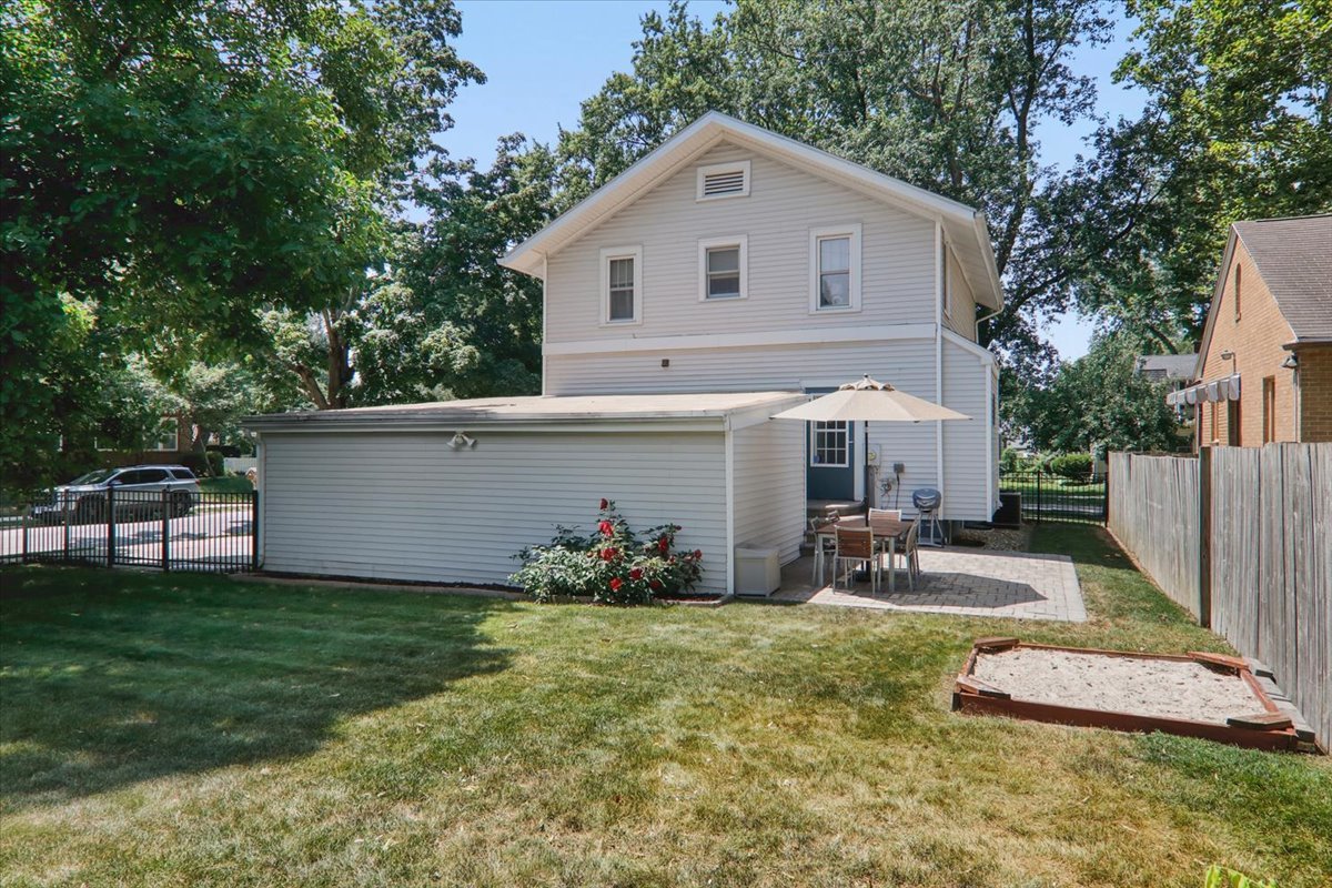 4th image of 222 S Florence Ave, Bloomington, IL 61701 | MLS# 12717590