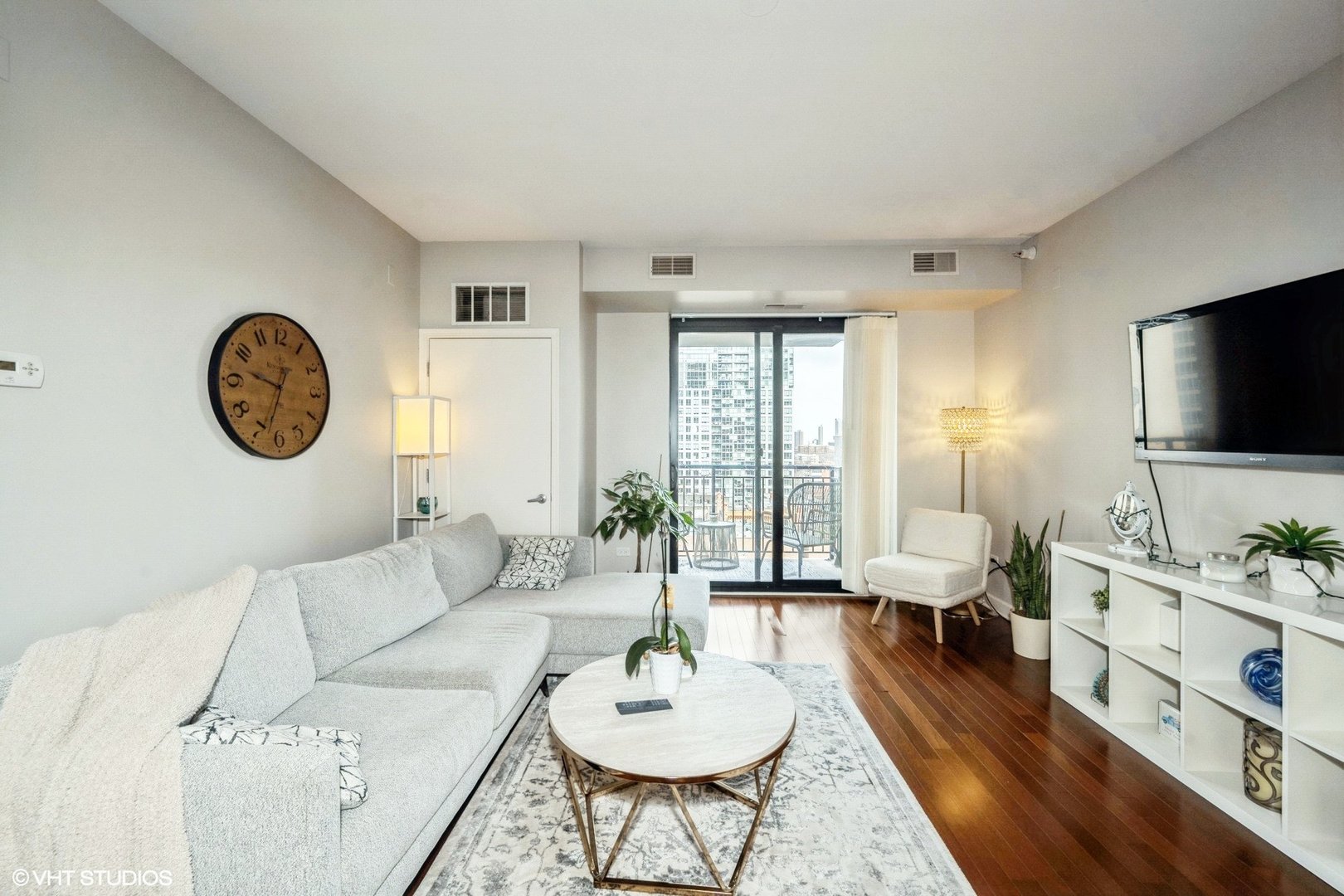 3rd image of 451 W Huron St, Chicago, IL 60654