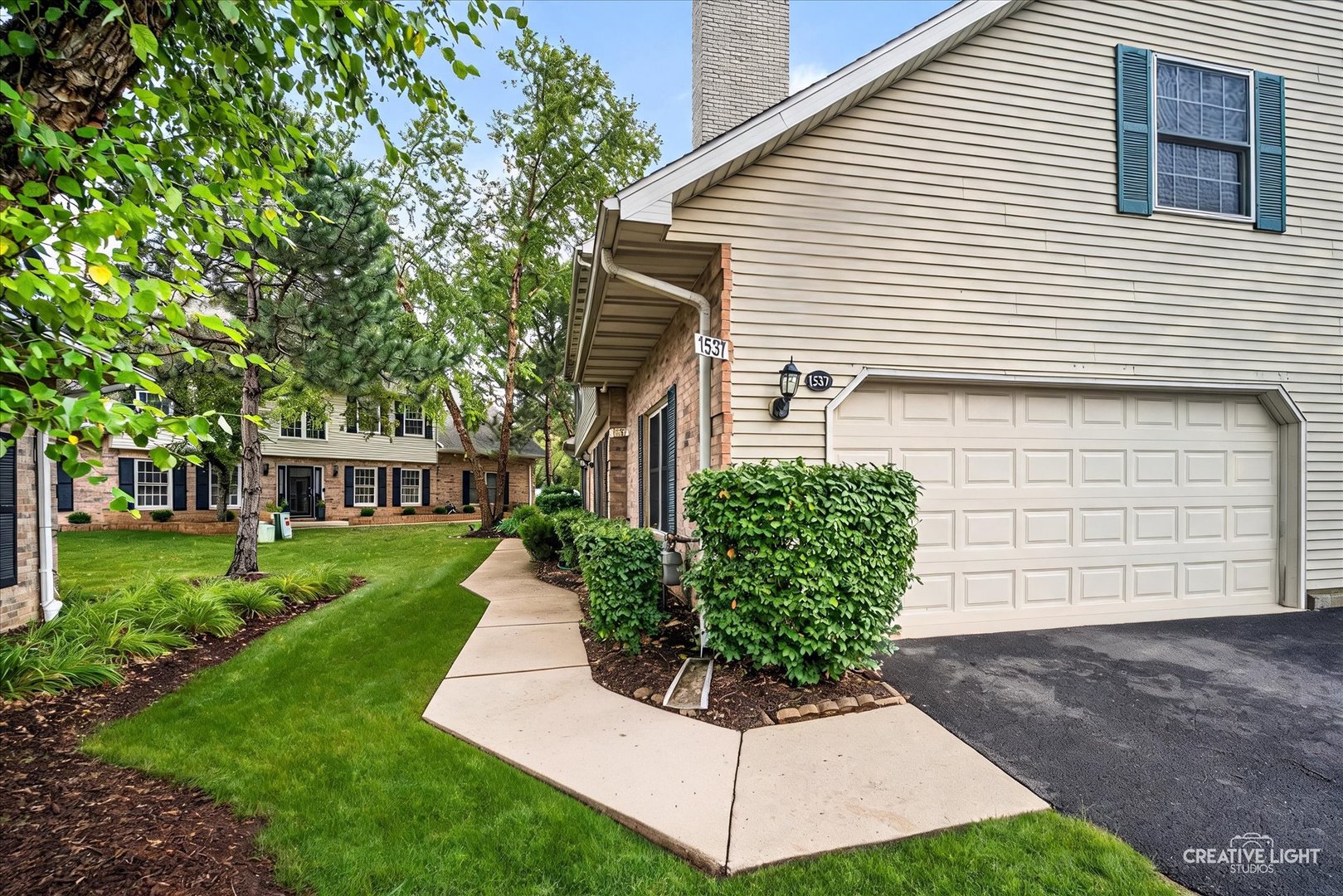 2nd image of 1537 Laurel Oaks Dr, Streamwood, IL 60107