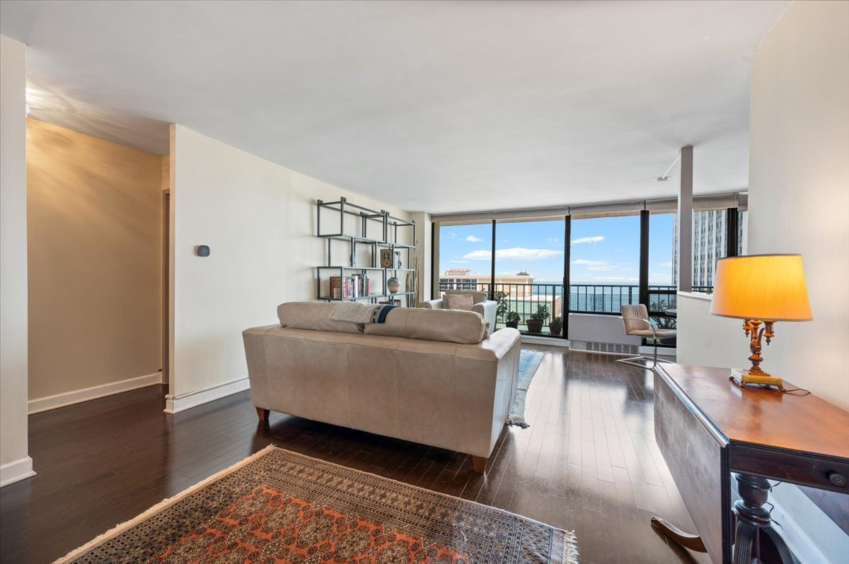 3rd image of 3150 N Sheridan Rd, Chicago, IL 60657