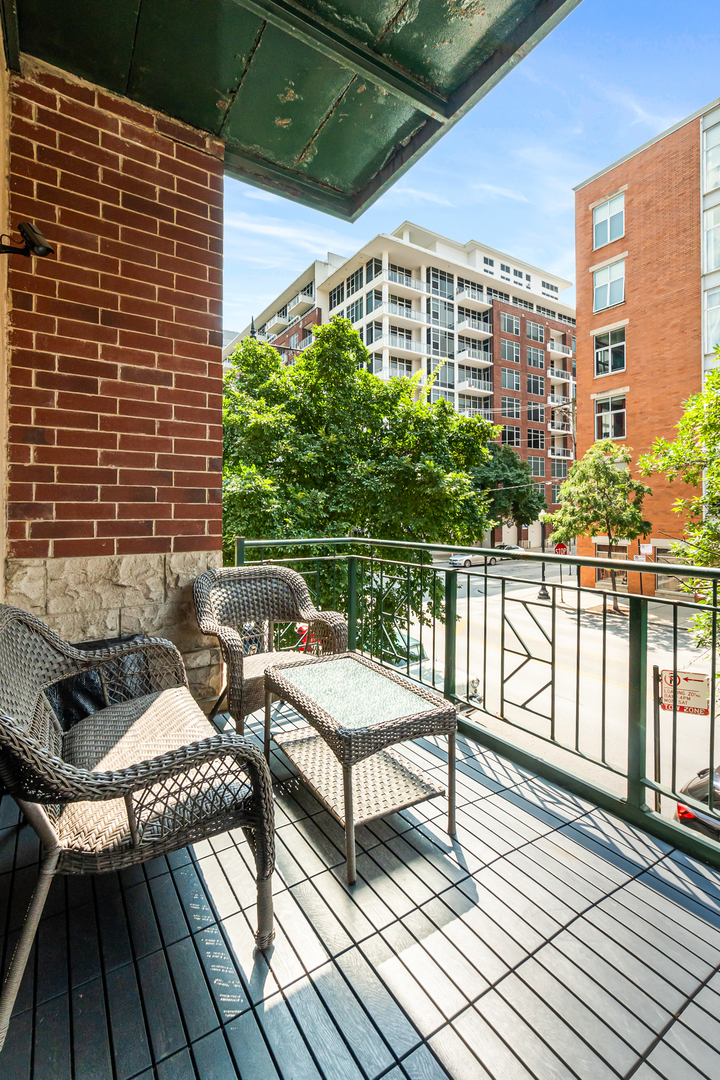 5th image of 936 W Madison St, Chicago, IL 60607