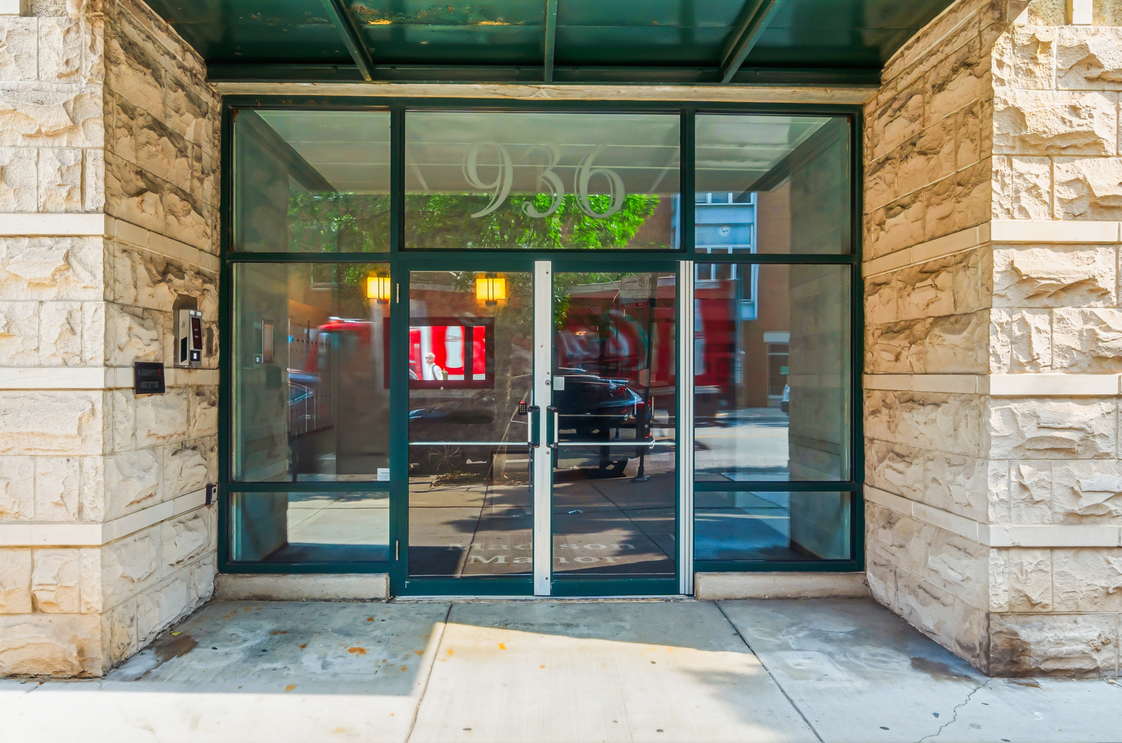 2nd image of 936 W Madison St, Chicago, IL 60607