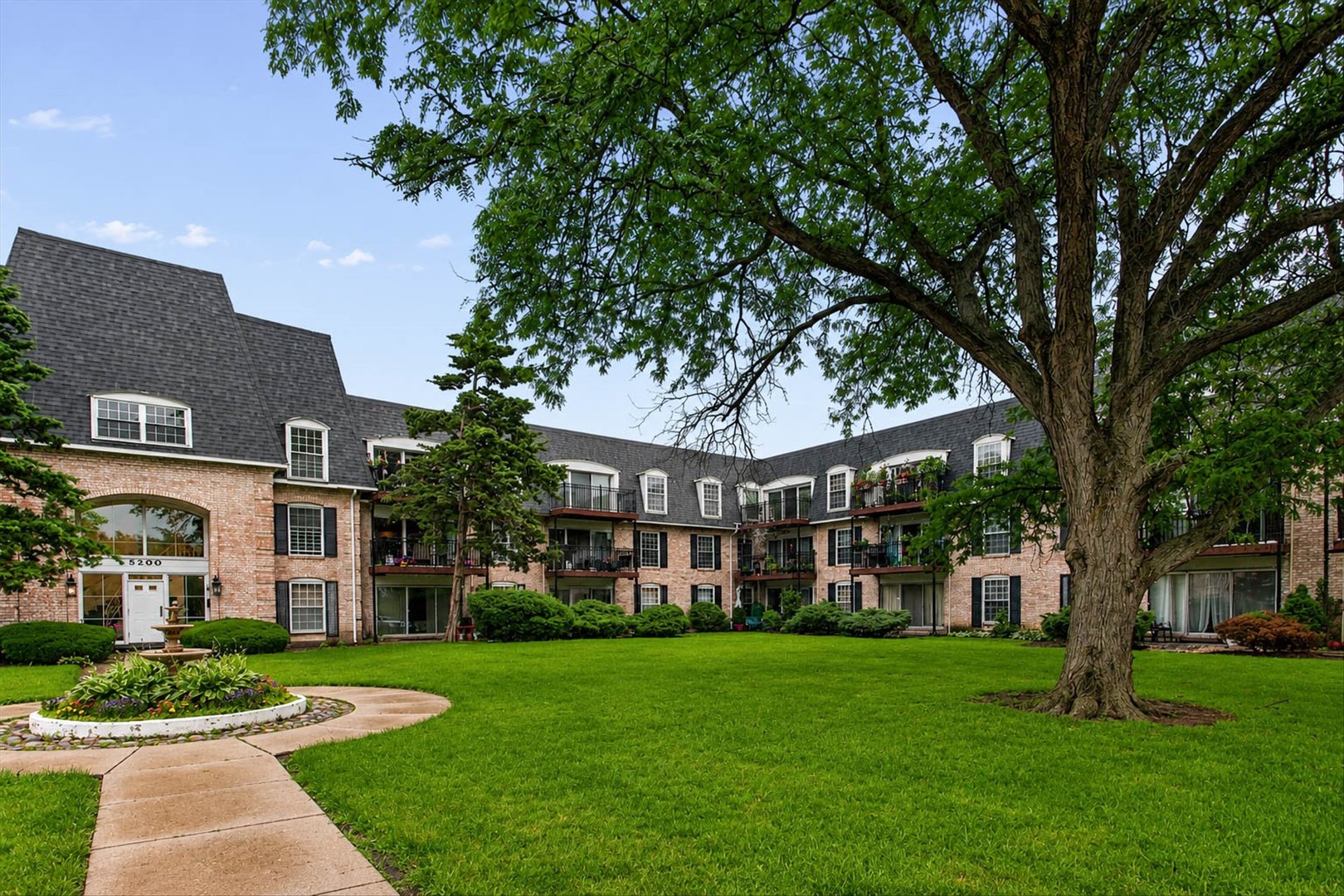 3rd image of 5200 Carriageway Dr #317, Rolling Meadows, IL 60008 | MLS# 12717709