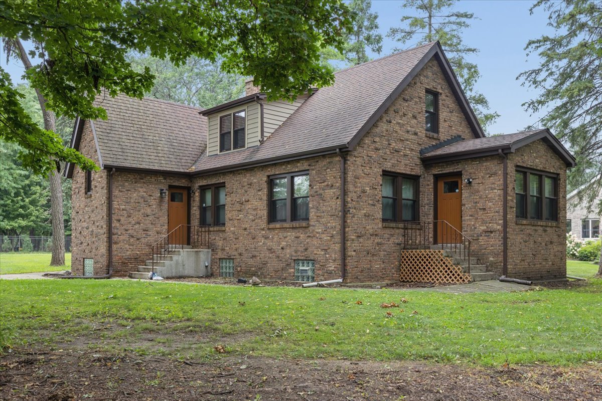 Homes for sale in Burr Ridge, IL | 9048 Maple Ave, Burr Ridge, IL 60527 | MLS# 12717735