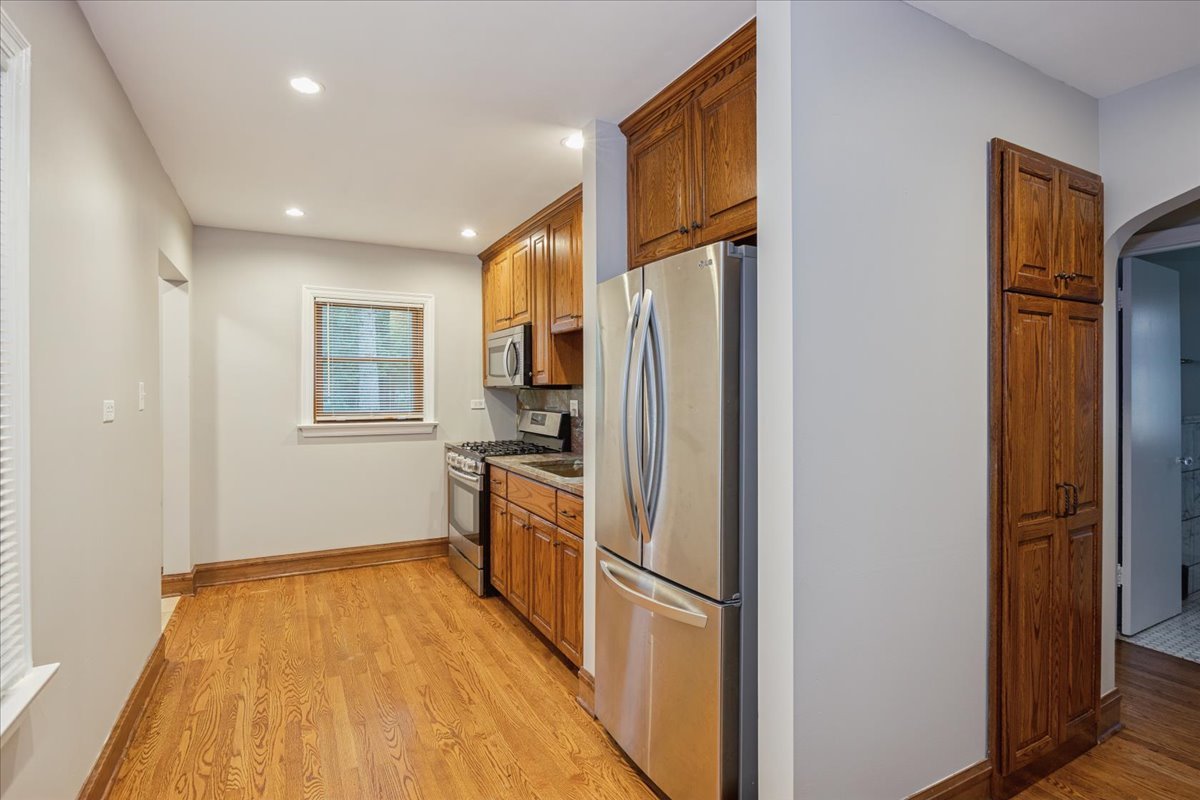 3rd image of 9048 Maple Ave, Burr Ridge, IL 60527 | MLS# 12717735