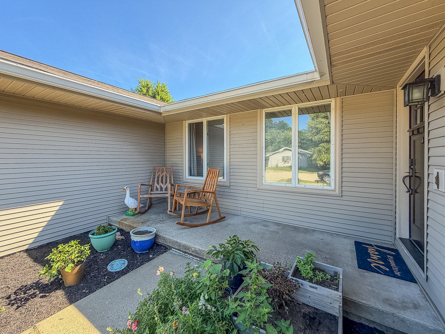 3rd image of 2235 Eden Dr, Charleston, IL 61920 | MLS# 12717763