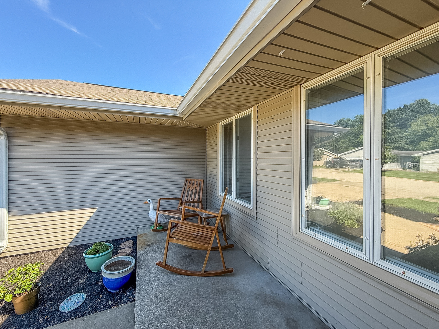 4th image of 2235 Eden Dr, Charleston, IL 61920 | MLS# 12717763