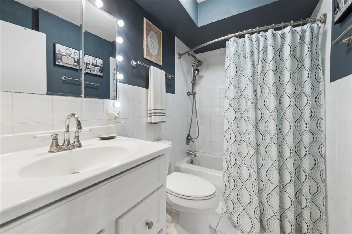 5th image of 710 Oakton St #201, Evanston, IL 60202 | MLS# 12717800