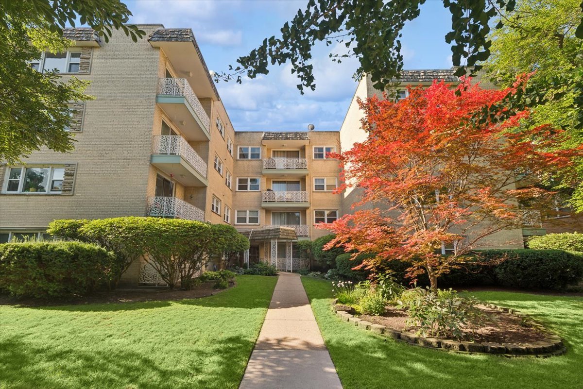 1st image of 710 Oakton St #201, Evanston, IL 60202 | MLS# 12717800
