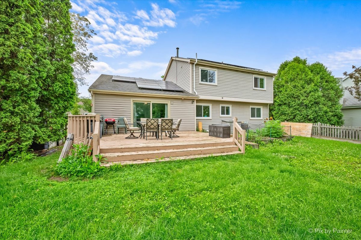 2nd image of 1441 Loch Lomond Dr, Crystal Lake, IL 60014 | MLS# 12717926