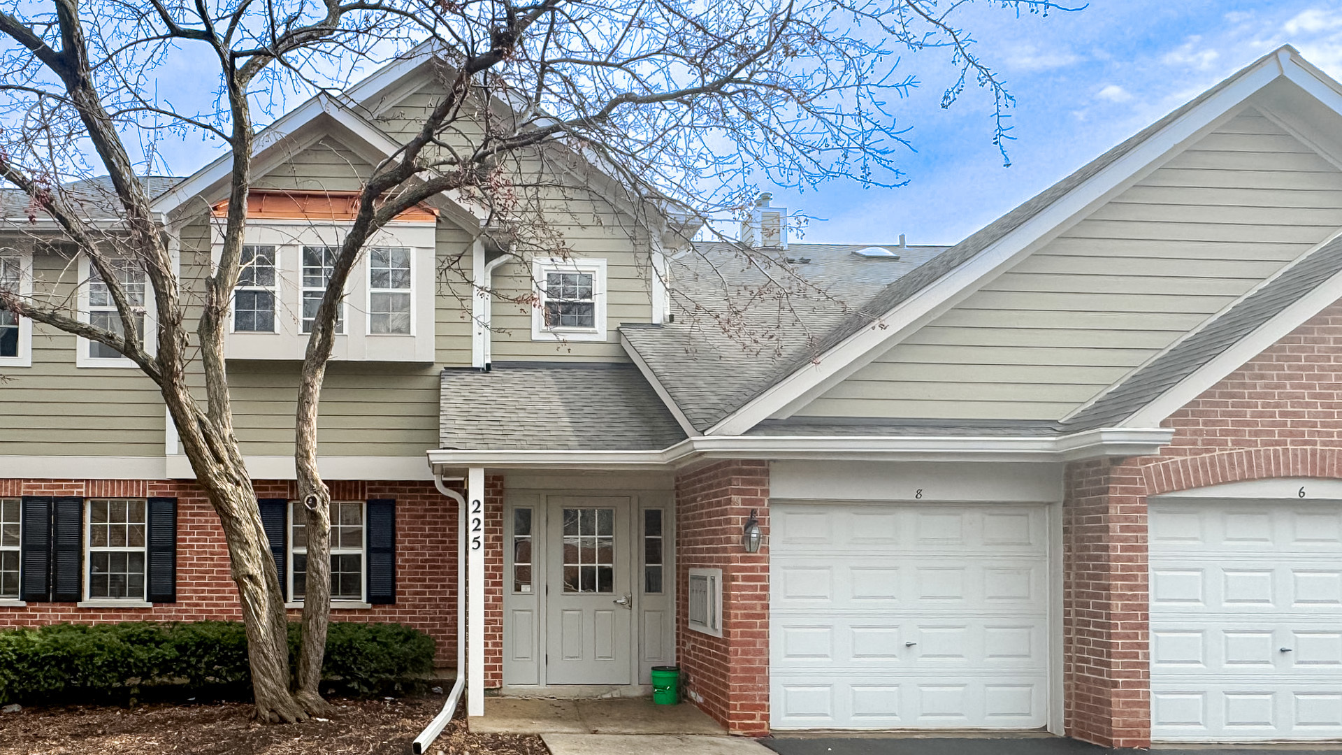 Homes for sale in Schaumburg, IL | 225 Columbia Ct #6, Schaumburg, IL 60193 | MLS# 12717935