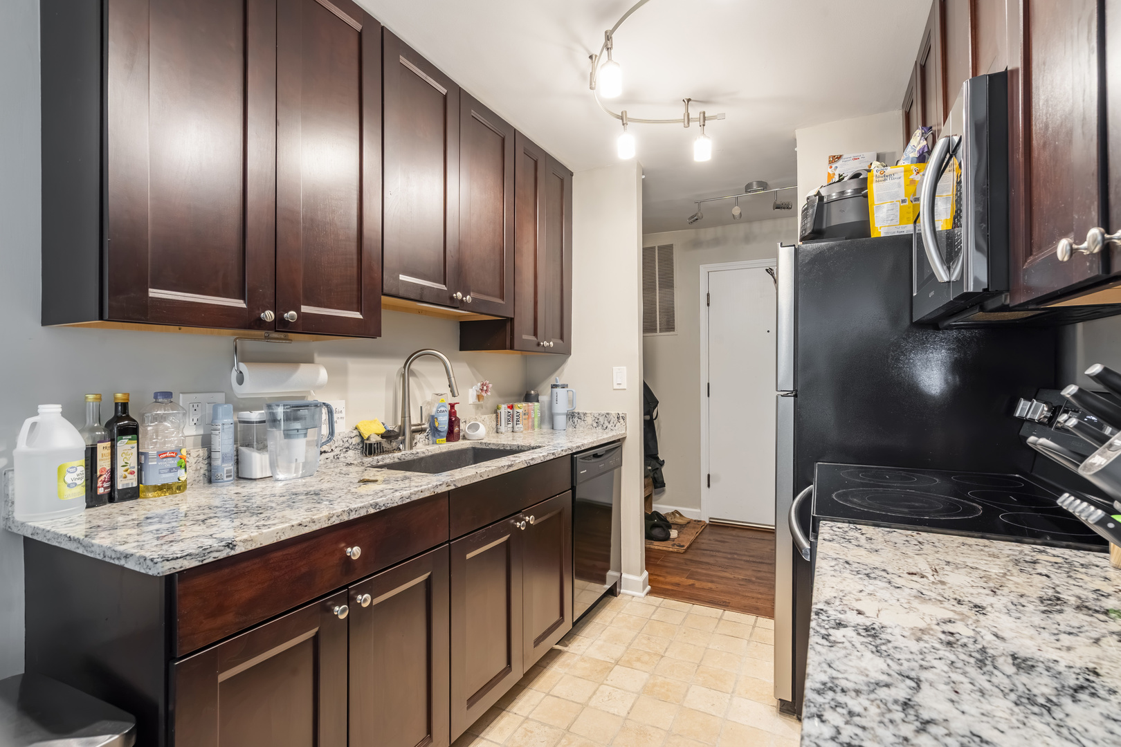 Homes for sale in Lisle, IL | 5800 Oakwood Dr #1B, Lisle, IL 60532 | MLS# 12717936