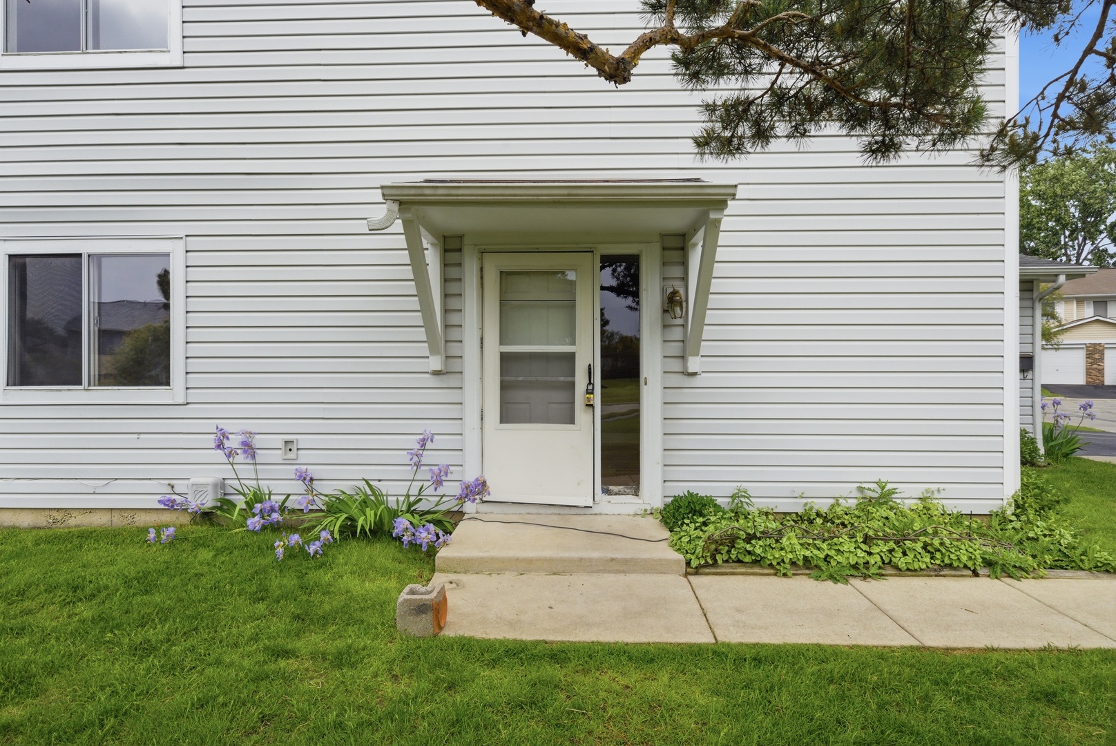 3rd image of 527 Alton Ct, Carol Stream, IL 60188 | MLS# 12718007