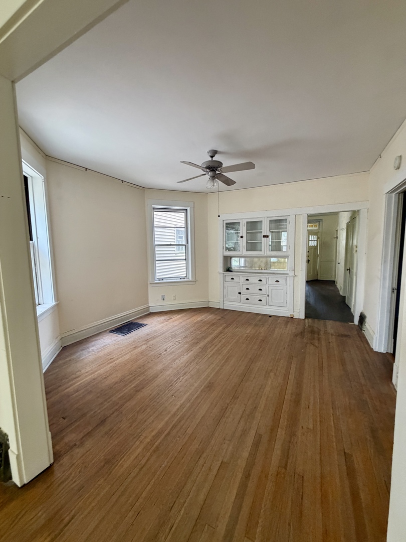 3rd image of 1738 W Byron St, Chicago, IL 60613 | MLS# 12718054