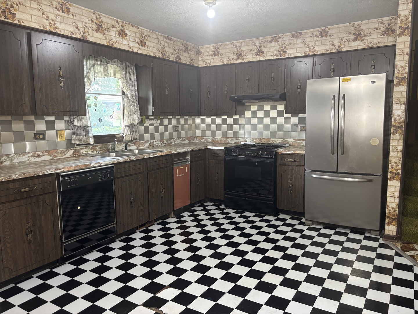 2nd image of 18506 Clyde Ave, Lansing, IL 60438 | MLS# 12718106