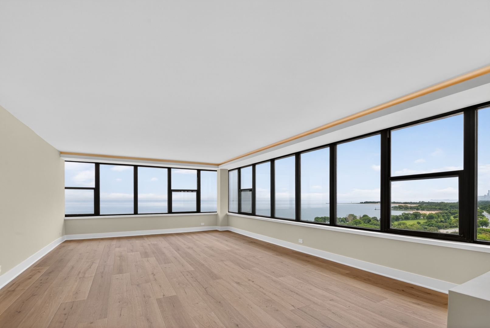 4th image of 5801 N Sheridan Rd, Chicago, IL 60660