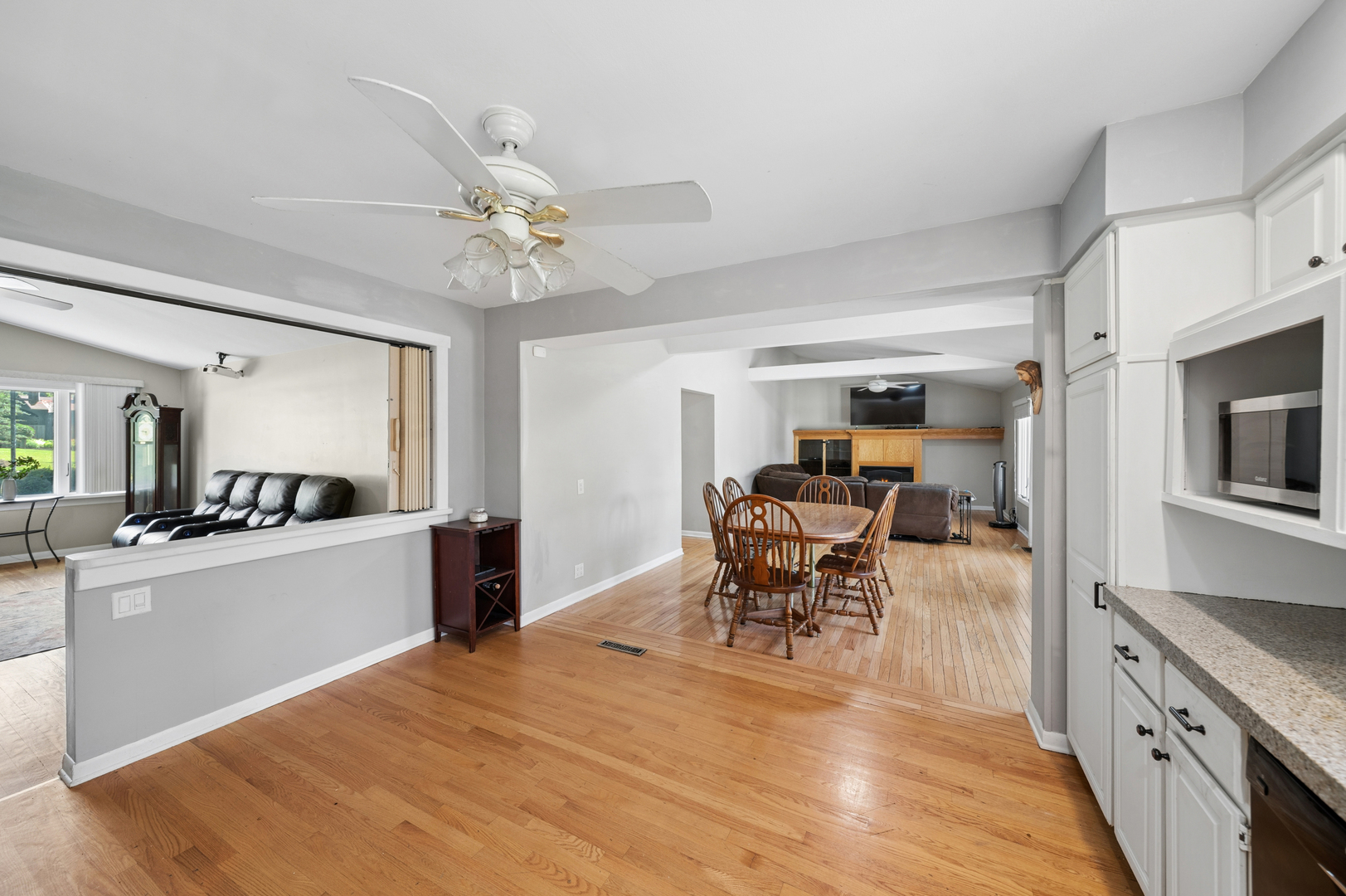 5th image of 17W320 Scheel Dr, Willowbrook, IL 60527 | MLS# 12718357