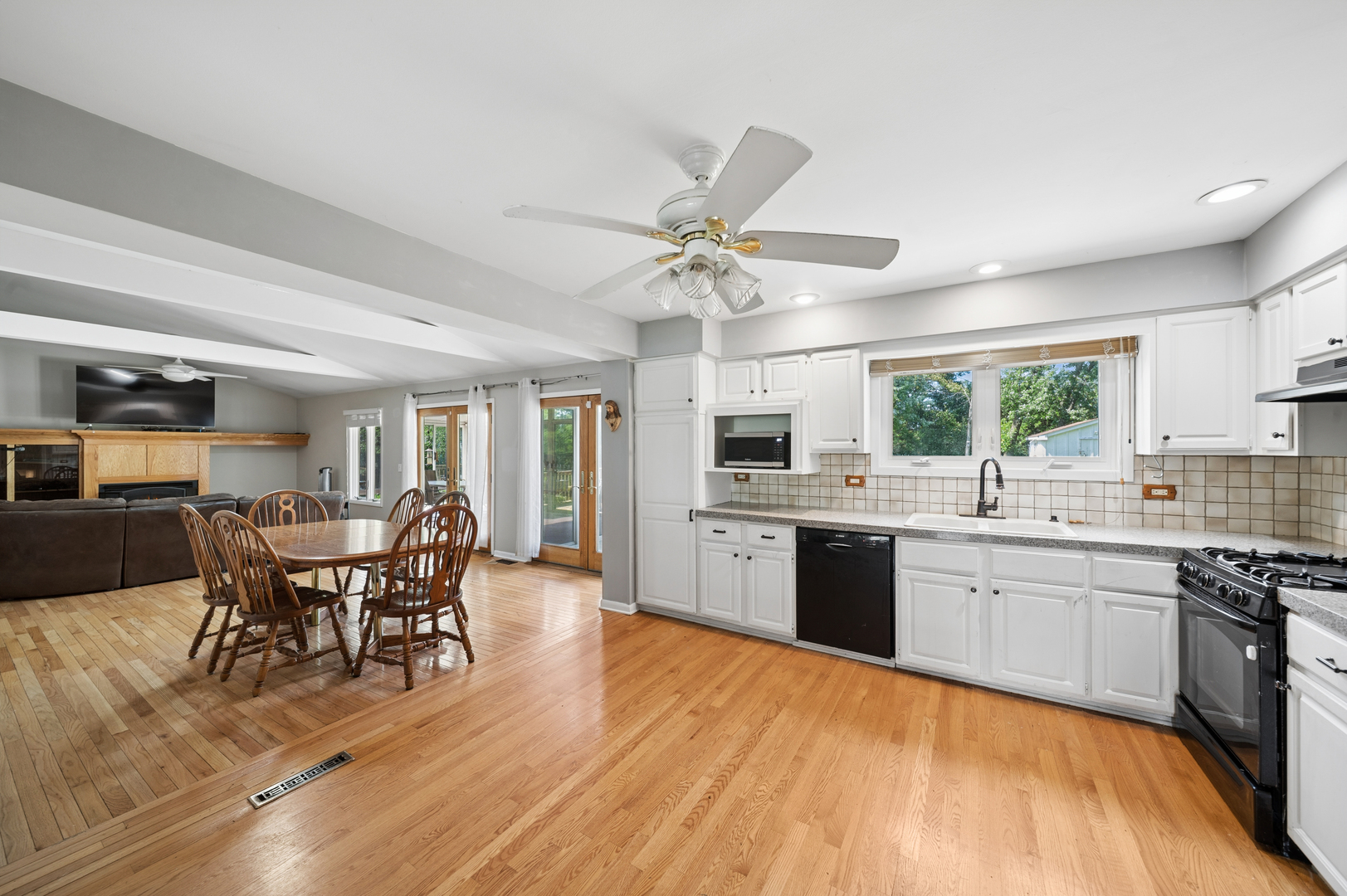 4th image of 17W320 Scheel Dr, Willowbrook, IL 60527 | MLS# 12718357